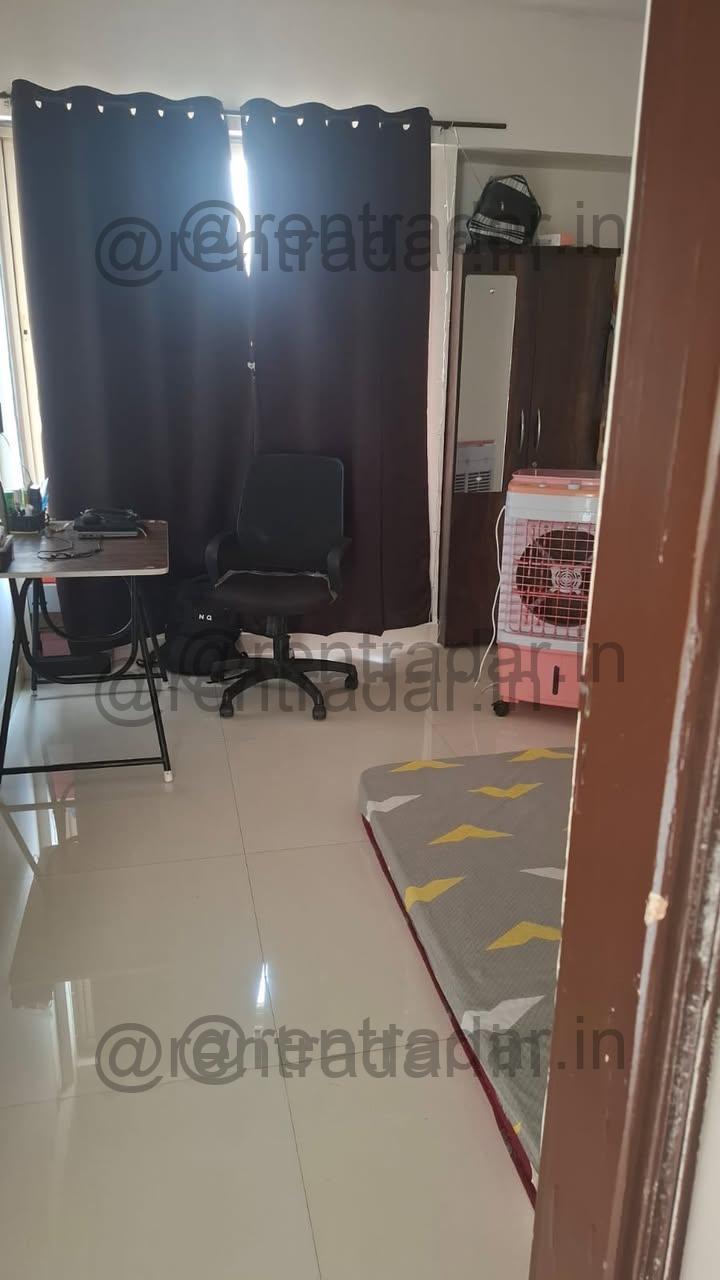 Room in 2bhk at Magarpatta (casa Feliz)