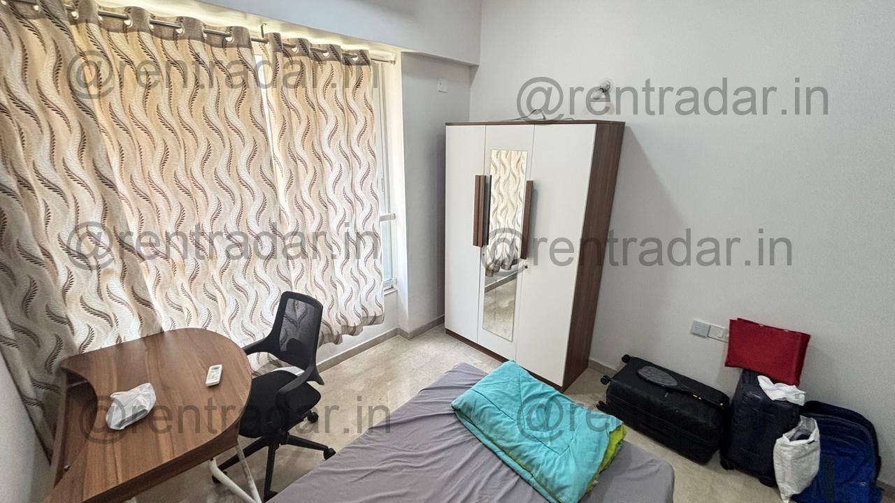 Private Room in 3bhk at Goregaon West (kalpataru Radiance)