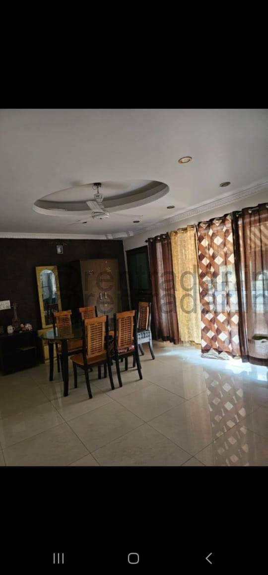 Room in 3bhk at Kalyani Nagar (fortaleza Society)