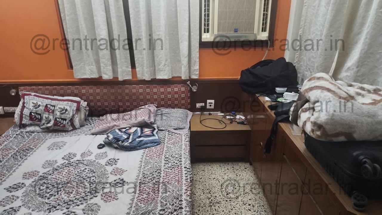 Room in 3bhk at Bund Garden
