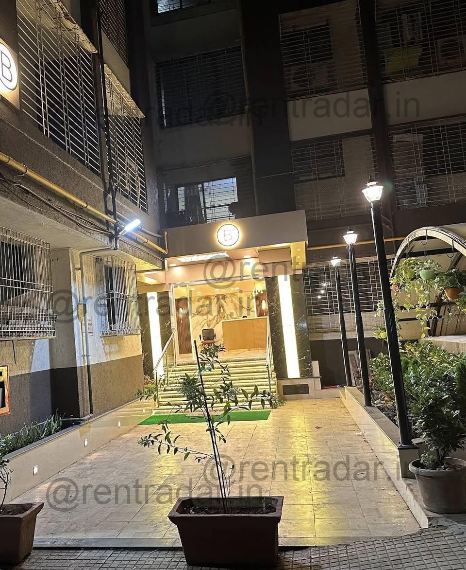 Room in 2 Bhk at Near Bkc, Lbs Marg (premier Residences)