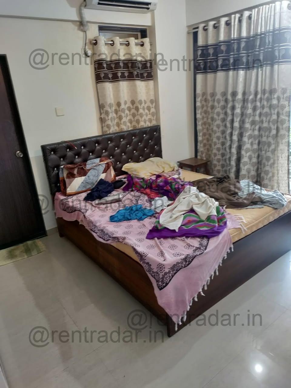 Room in 3 Bhk at Goregaon West (goregaon Pearls Chs)