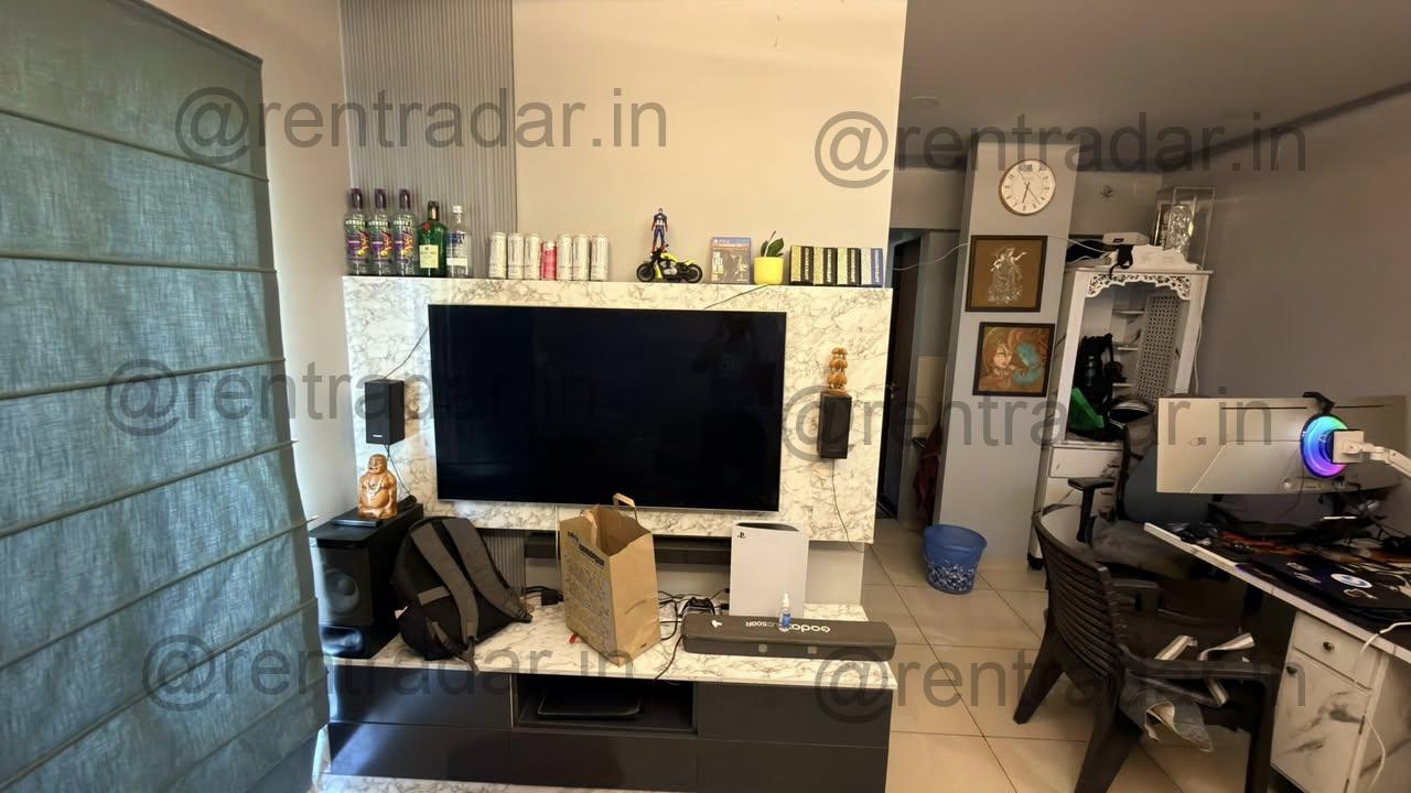 Room Available at Hinjewadi (yashone)