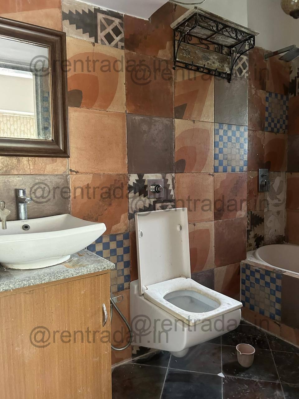 Room in 2.bhk at Raheja Vihar (goldenrays)