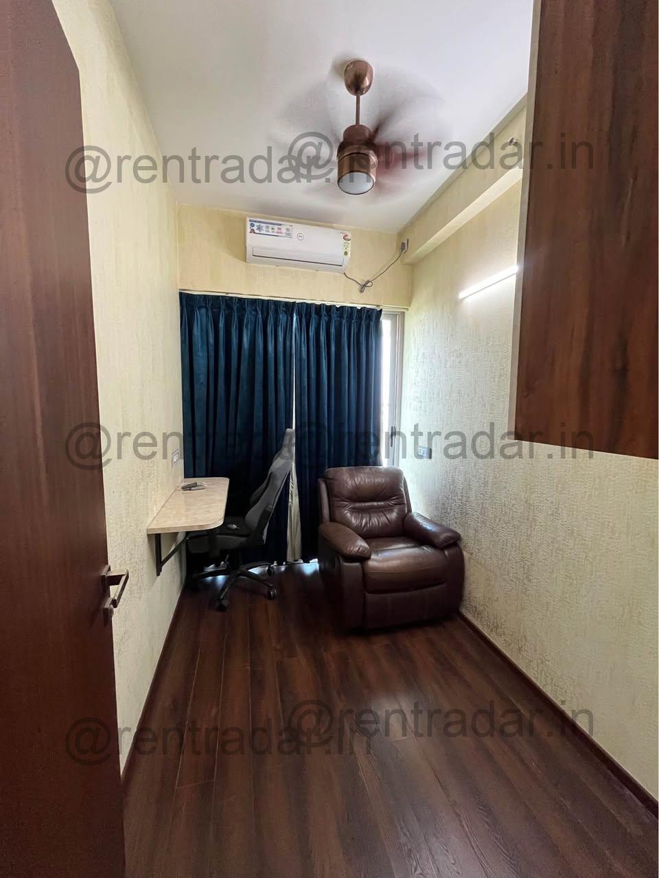2.5 Bhk For Rent at Amanora Park Town (gateway Tower)
