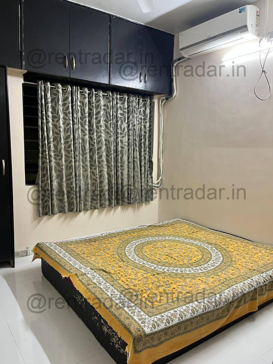 Room Available at Sadashiv Peth (laxmi Niwas)