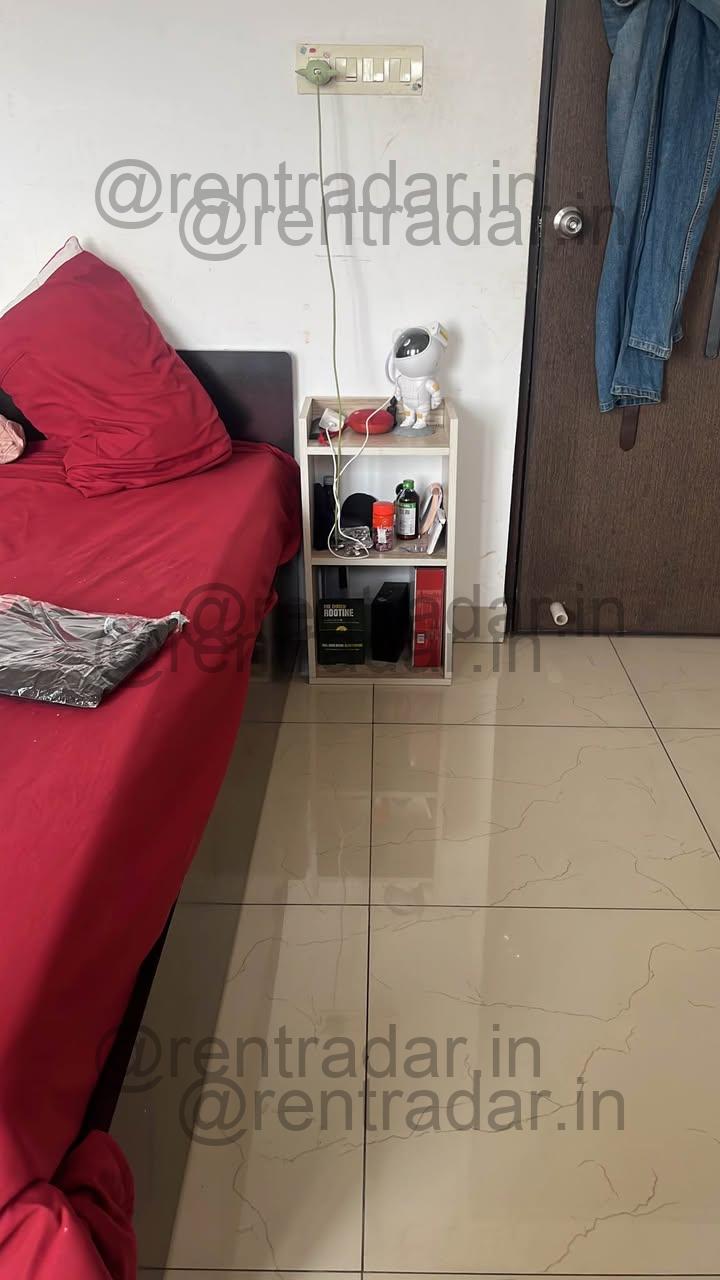 Private Room in 3 Bhk at Manjari Budruk (amanora Victory Tower)