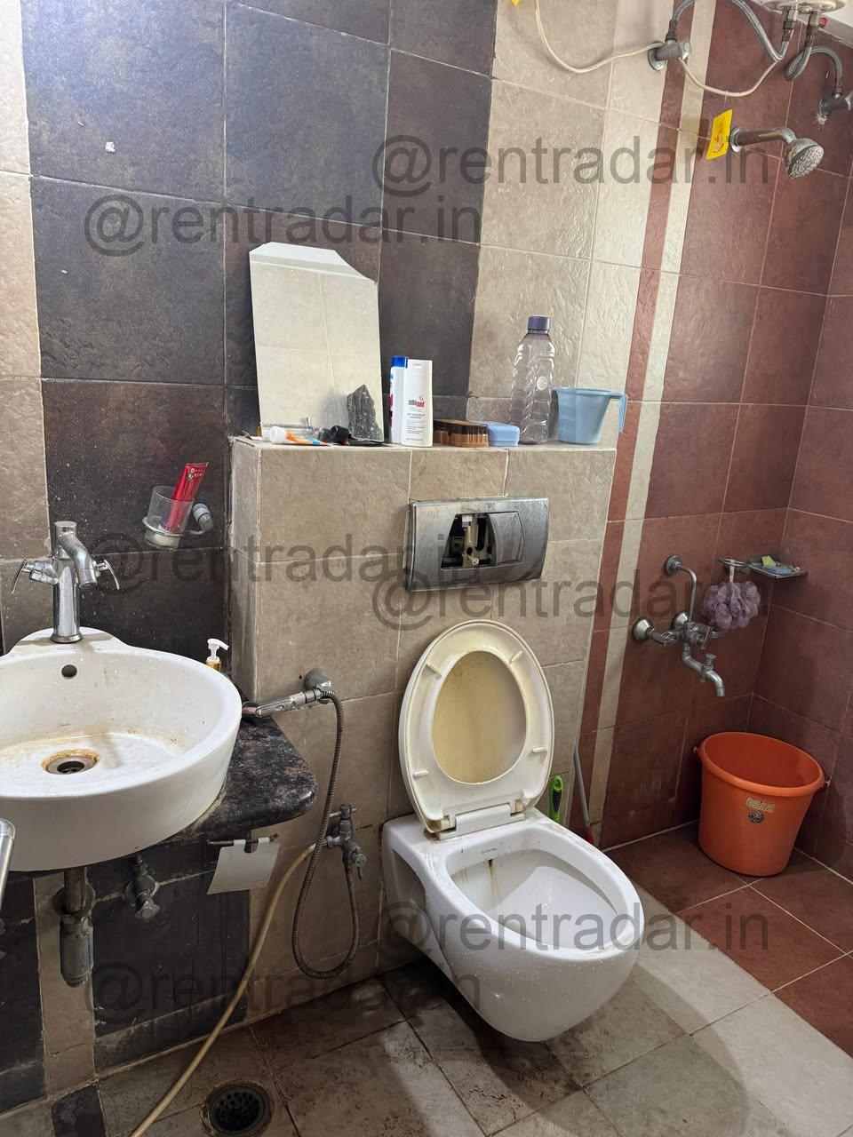 Room in 2bhk at Vishrantwadi (kukreja Heritage)