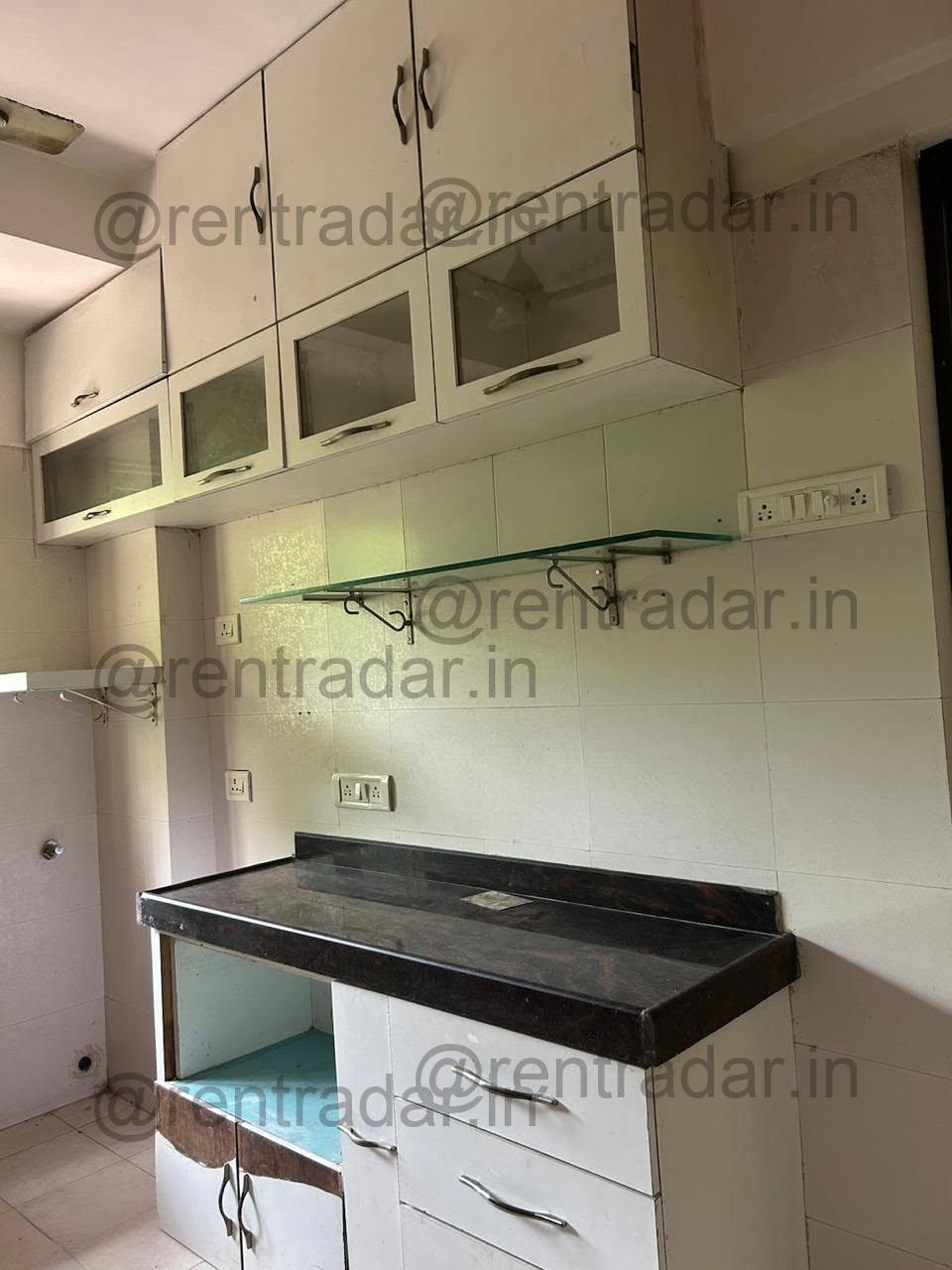 Room in 2.bhk at Raheja Vihar (goldenrays)