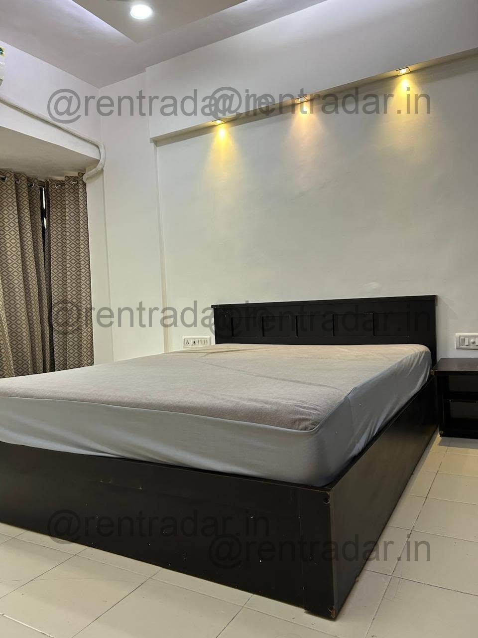 Room in 2.bhk at Raheja Vihar (goldenrays)