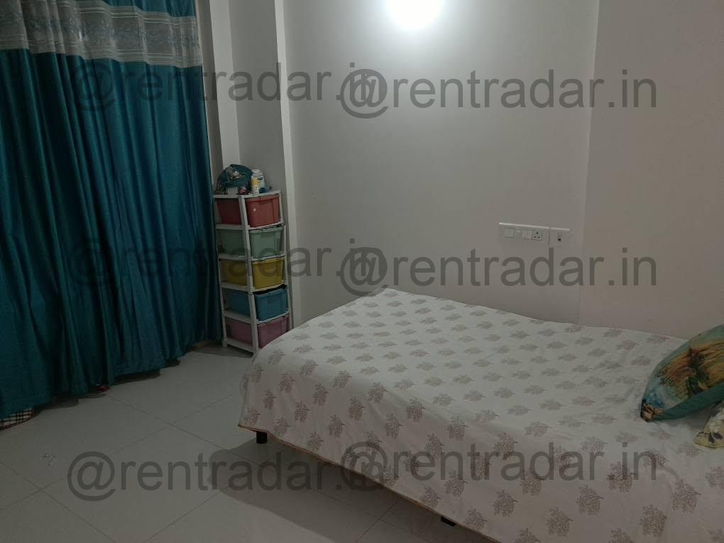 Room Available at Wagholi (nyati Elan)