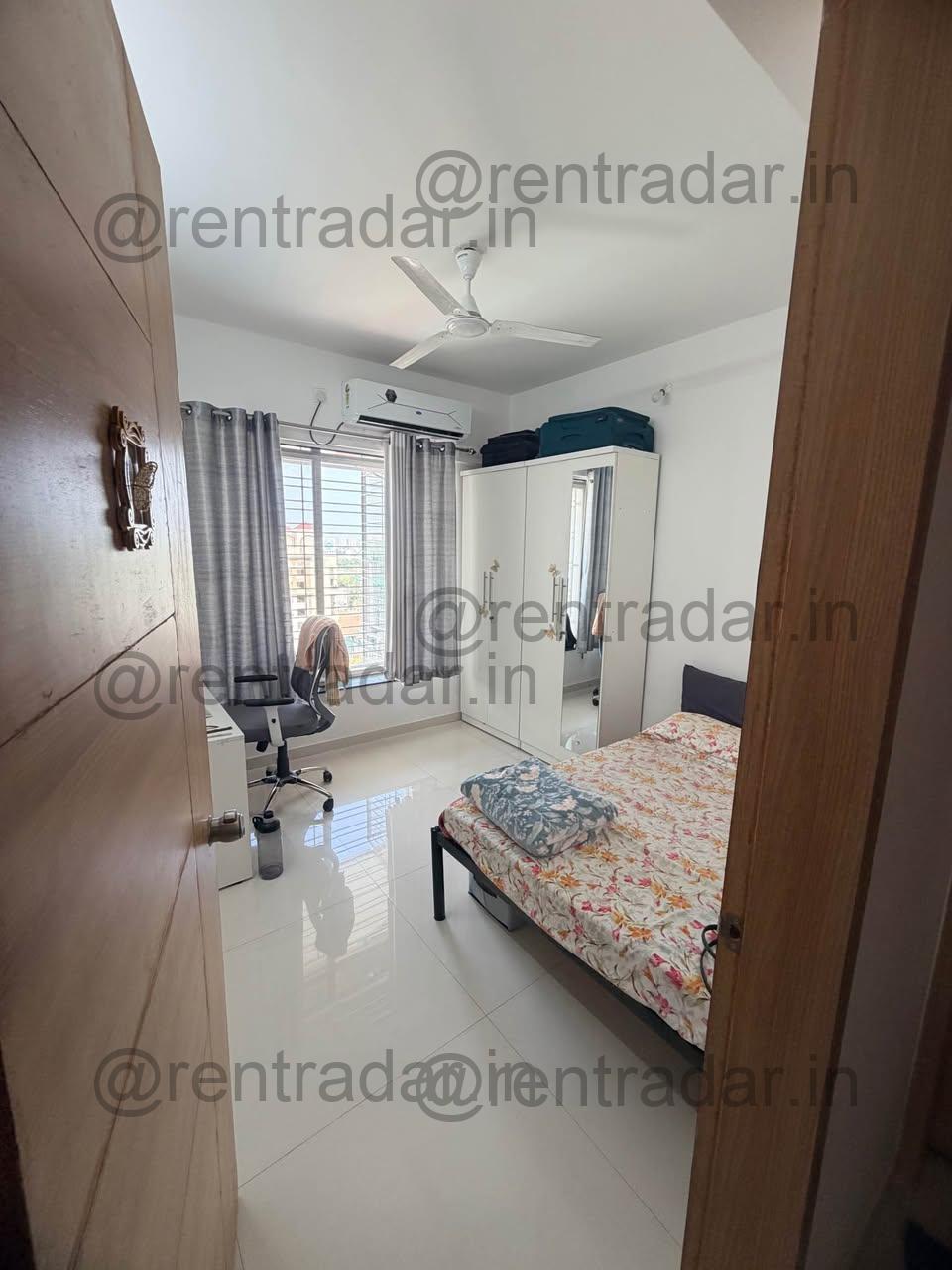 Room in 3bhk at New Kalyani Nagar (anandtara Silicon Bay)