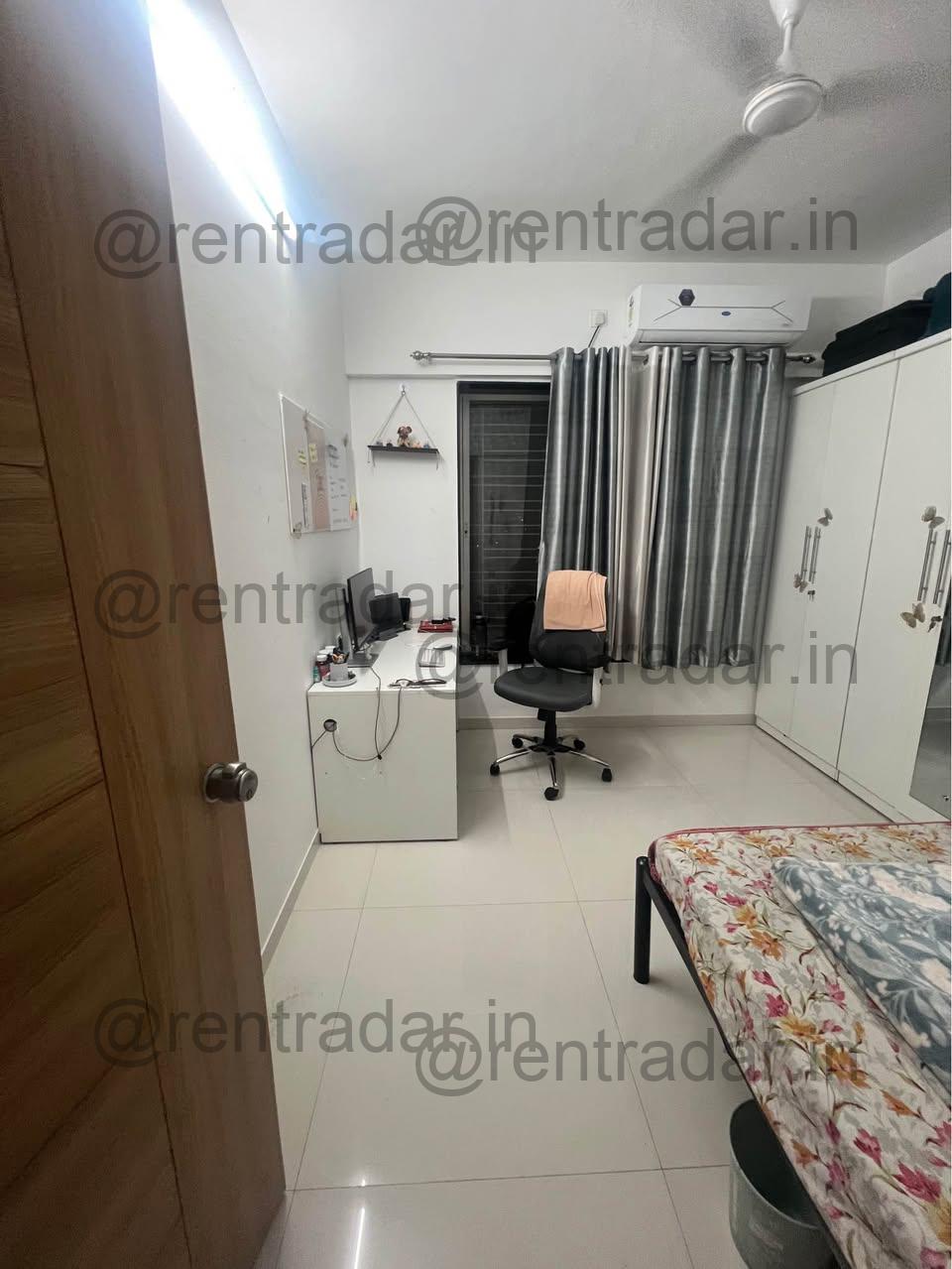 Room in 3bhk at New Kalyani Nagar (anandtara Silicon Bay)