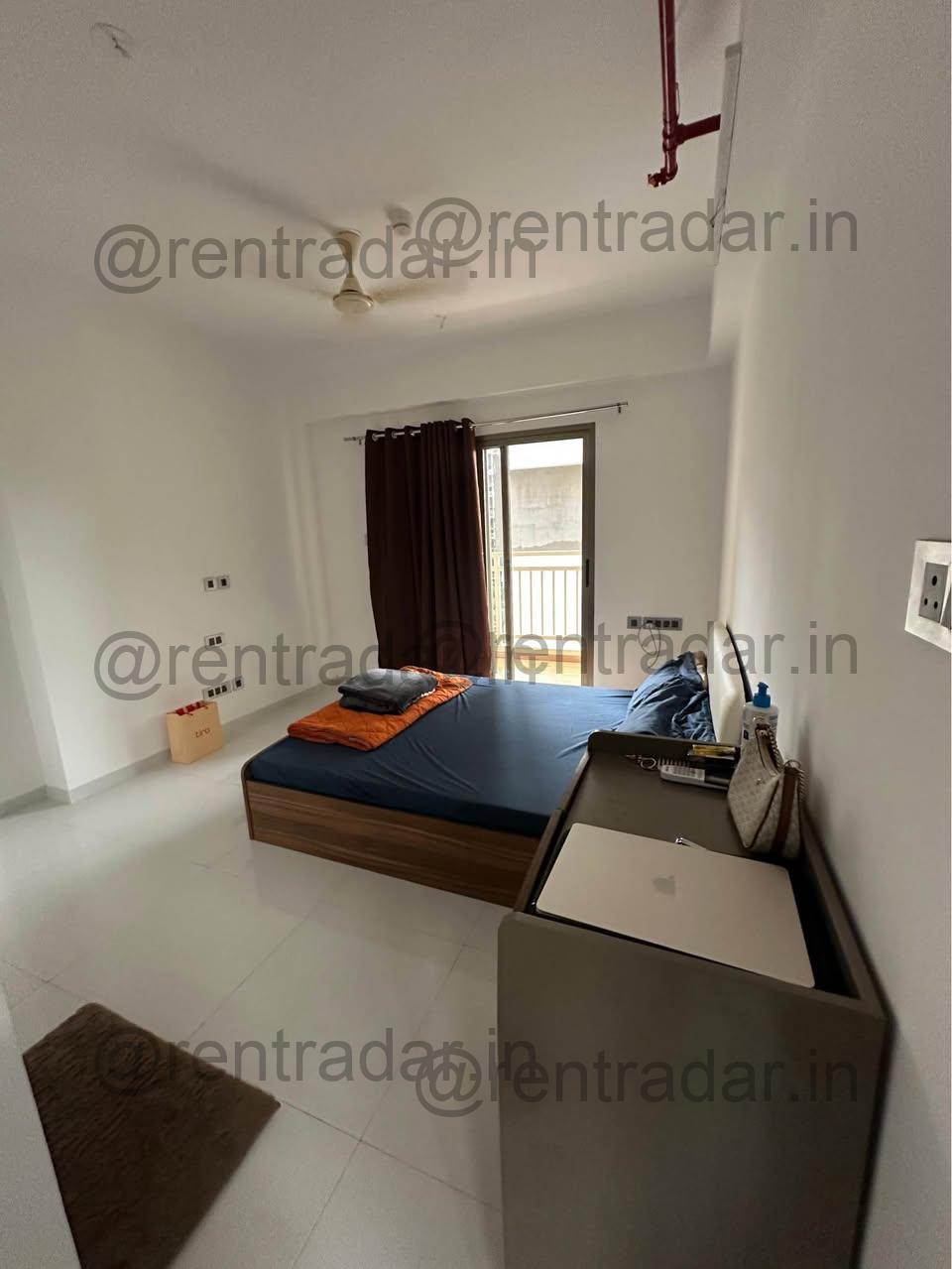 Private Room in 3 Bhk at The Collection : Bramha