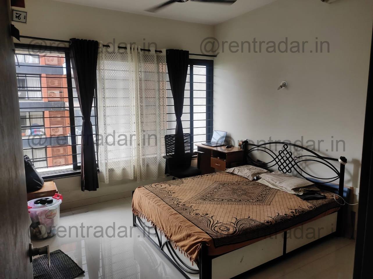 Private Room in 3bhk at Magarpatta (kumar Prospera)