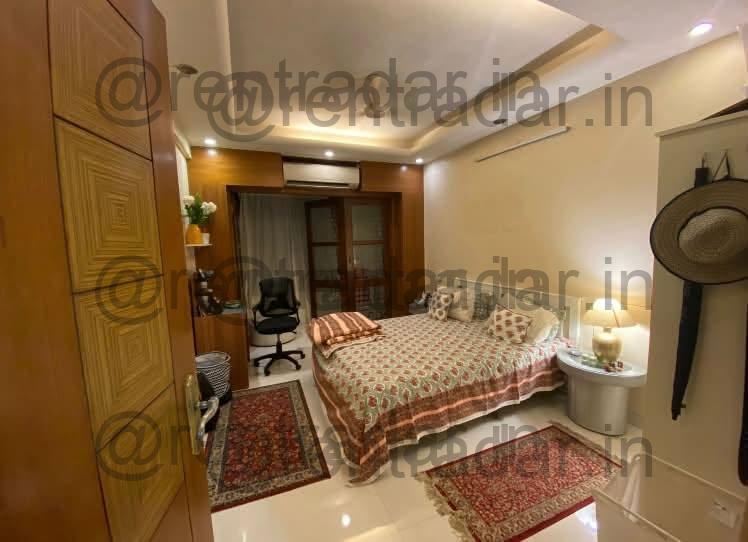 Room in 2bhk at Pedder Road