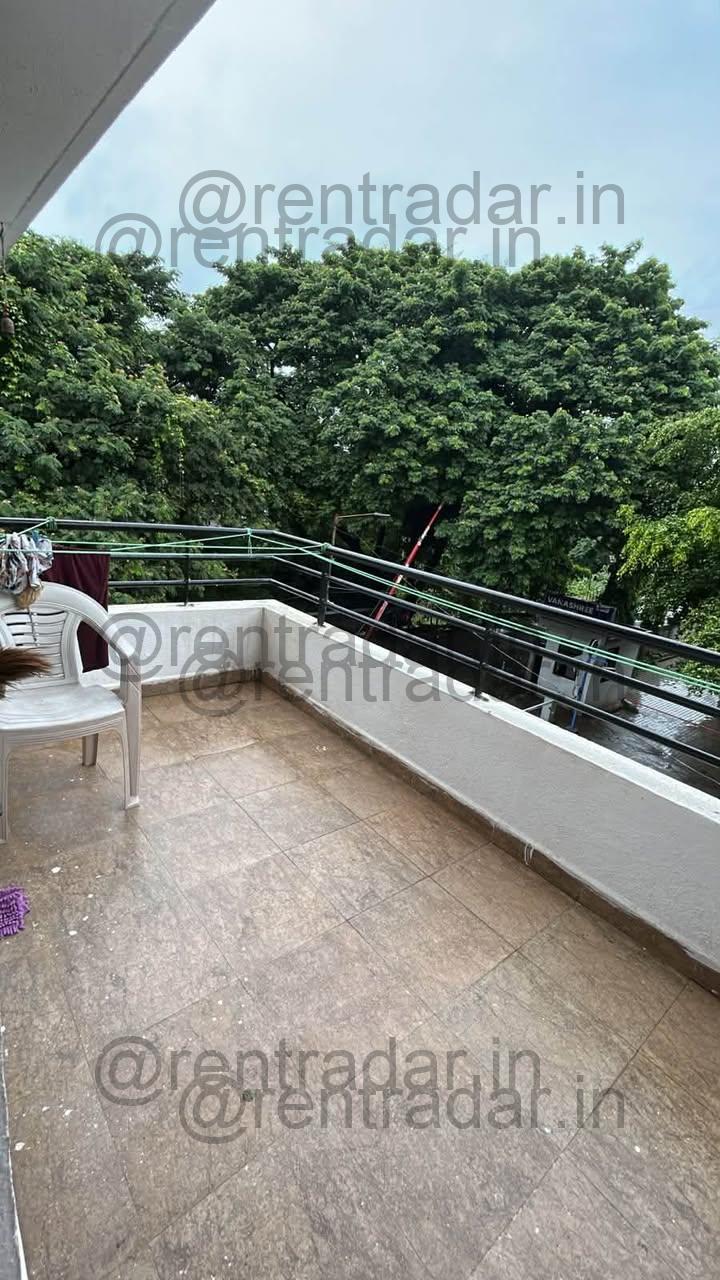 Room in 2bhk at Amanora Park Town Road (vanashree Apartment)