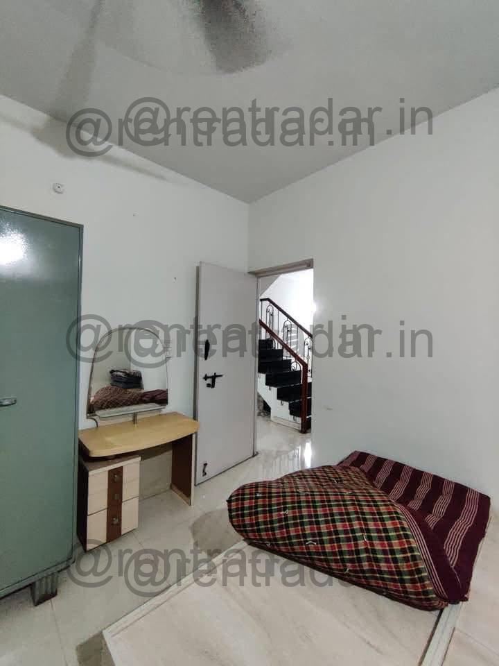 Room in 3 Bhk at Pimple Saudagar (deepmala Society)