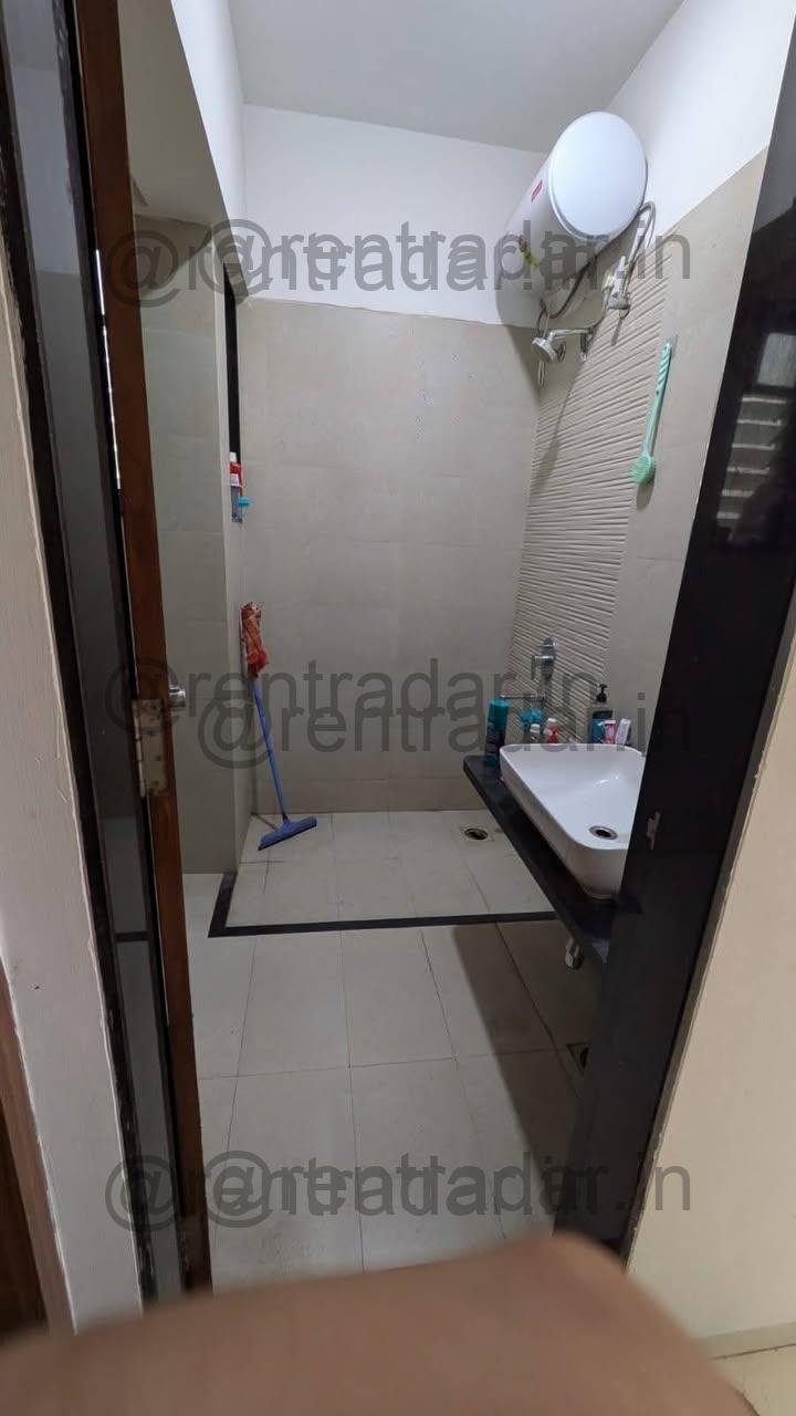 Private Room in 3 Bhk at Baner (crystal Garden Society)