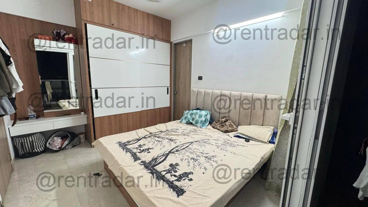 Room in 2 Bhk at Viman Nagar
