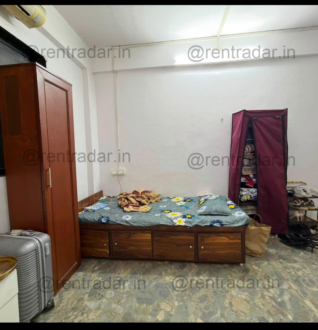 Room in 1bhk at Versova