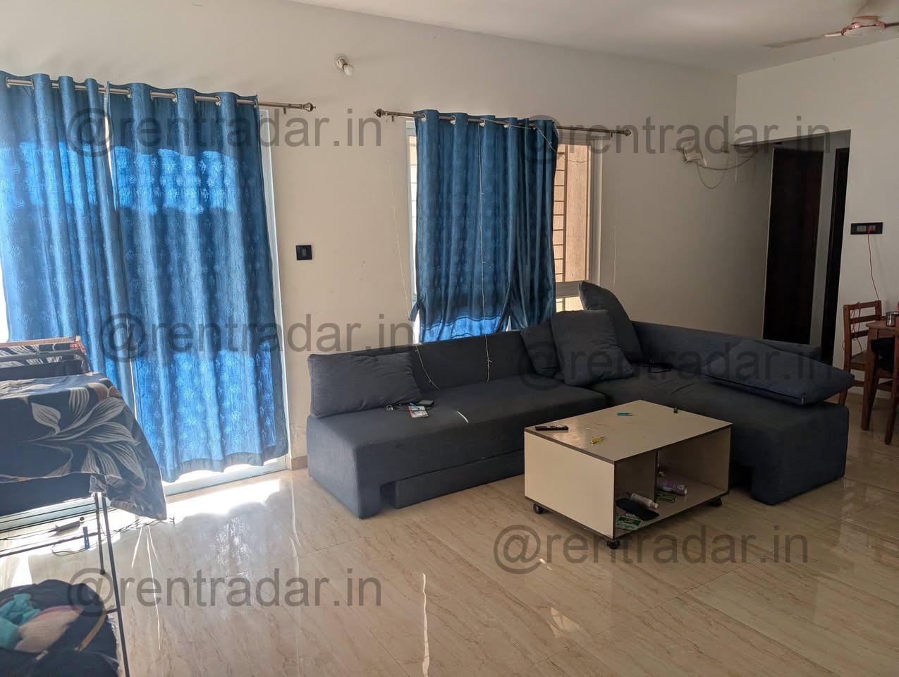 Private Room in 3bhk at Mahalunge (vtp Leonara)