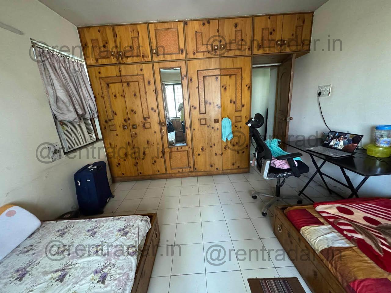 Room in 2bhk at Viman Nagar (hermes Drome Society)