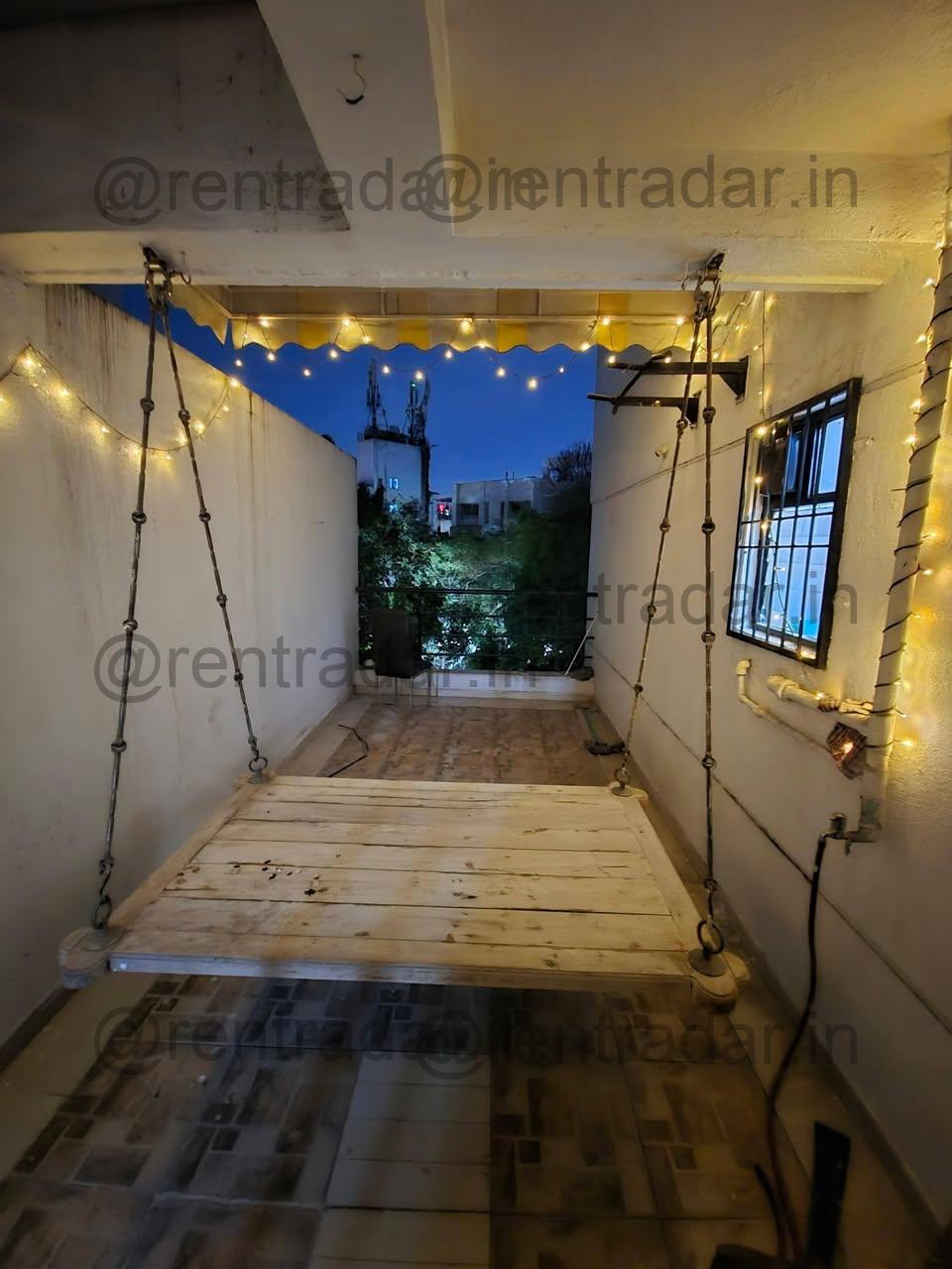 Room in 2 Bhk at Viman Nagar