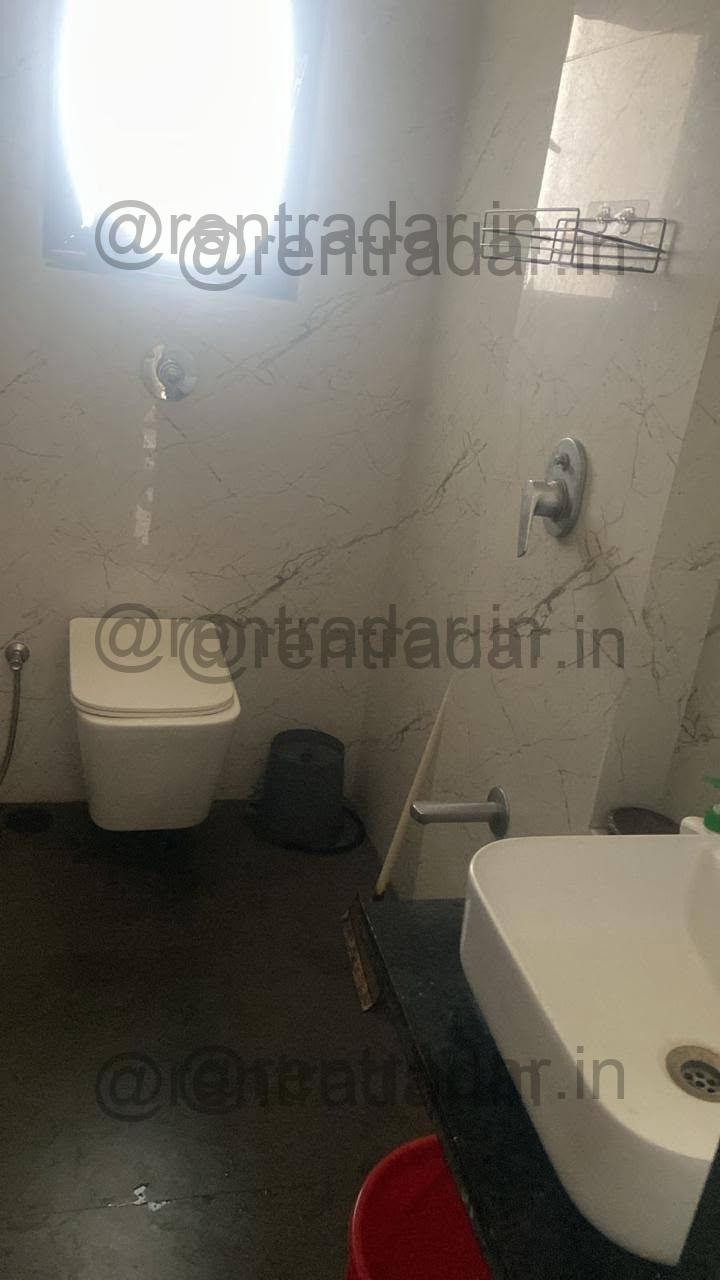 Room in 2 Bhk at Oshiwara, Jogeshwari West (dlh Leo Tower)