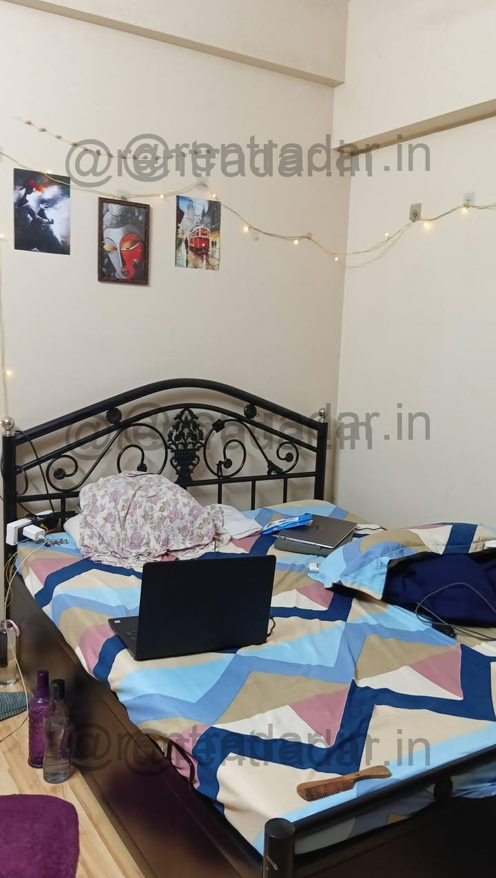 Room in 2 Bhk at Parel East