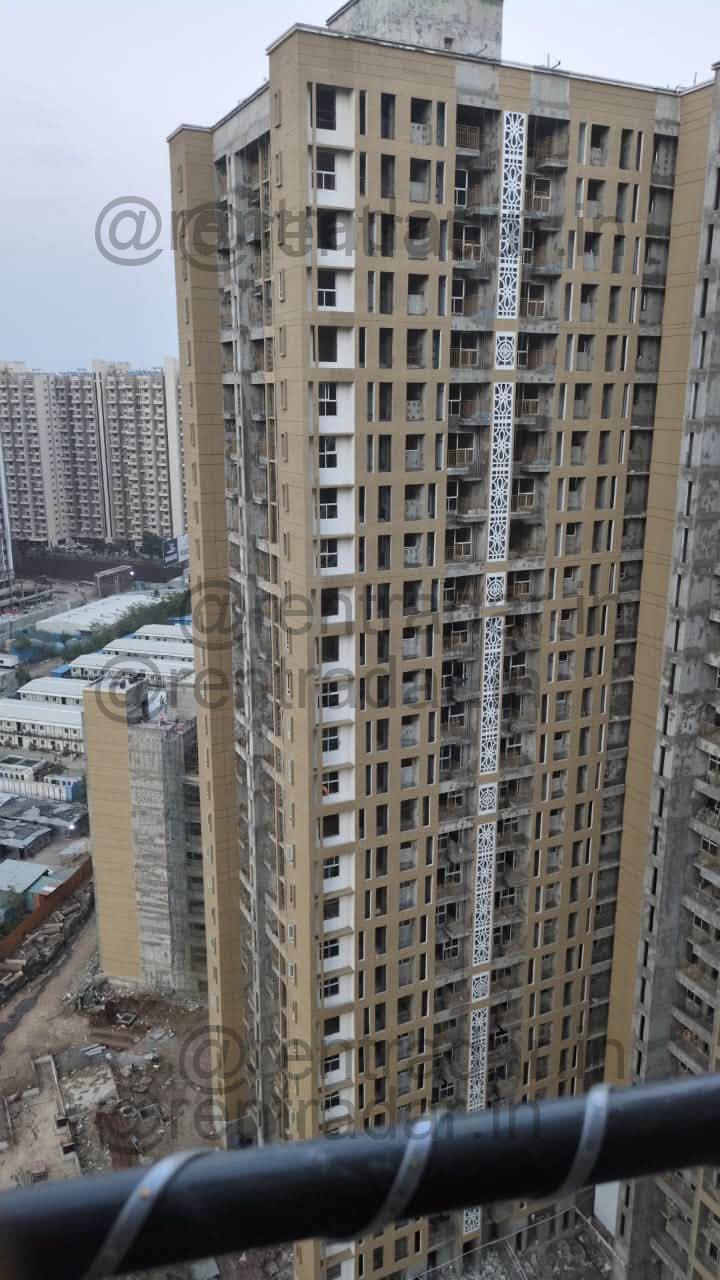 Room in 2bhk at Kharadi (godrej Parkridge)