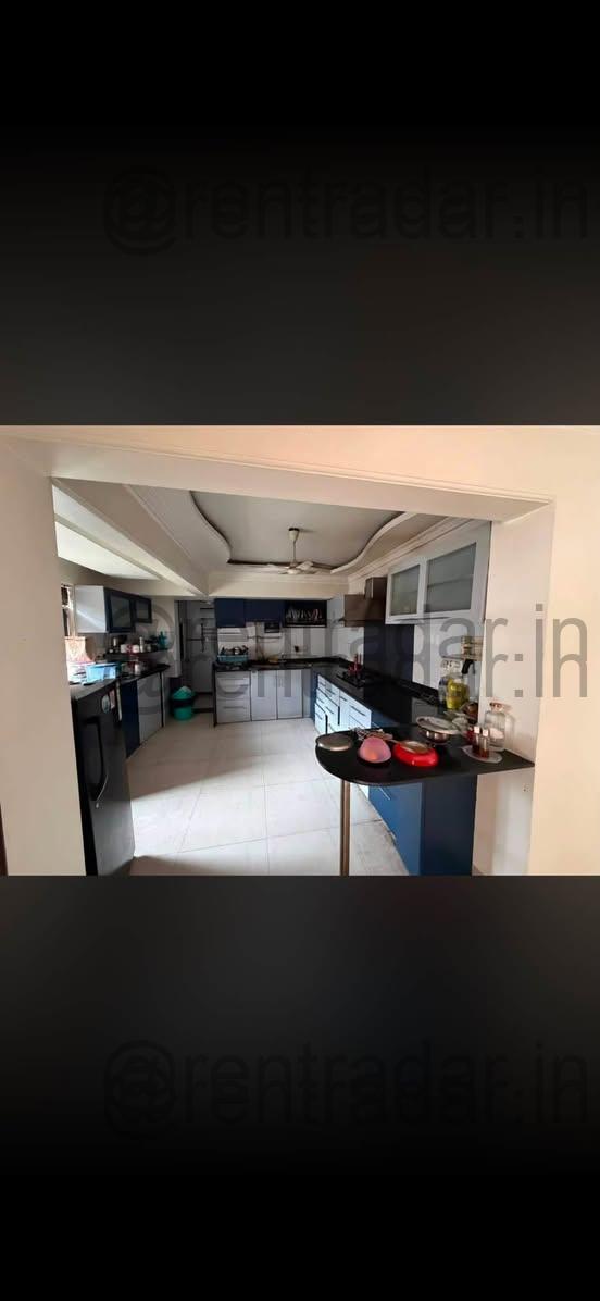 Room in 3bhk at Kalyani Nagar (fortaleza Society)