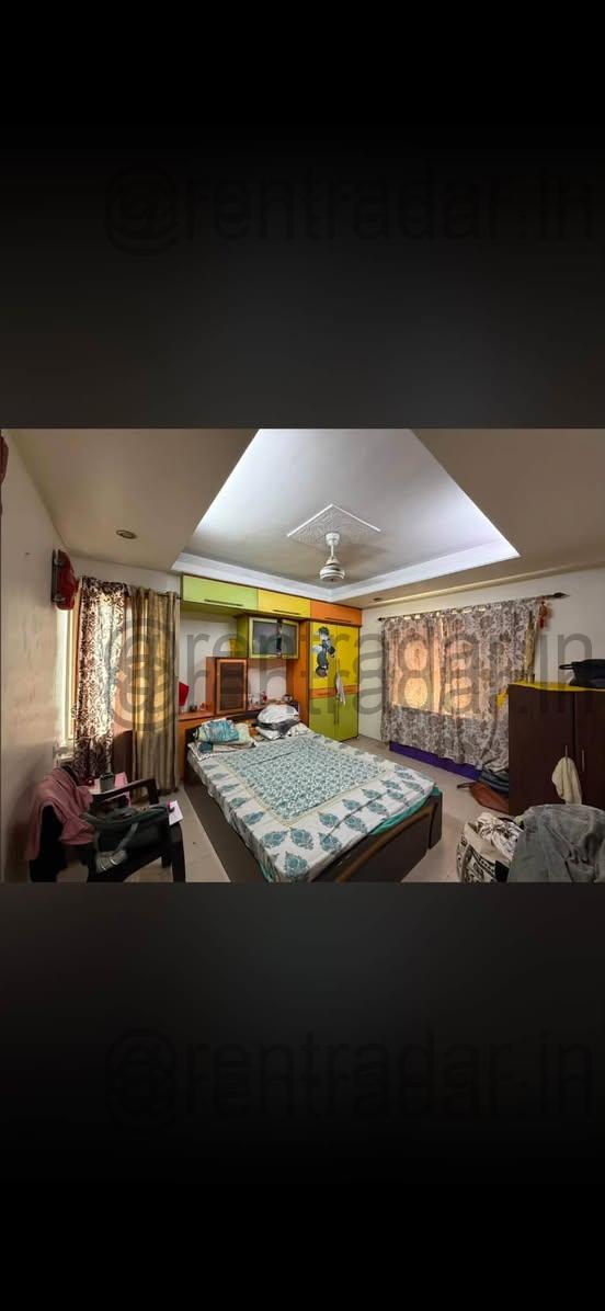 Room in 3bhk at Kalyani Nagar (fortaleza Society)