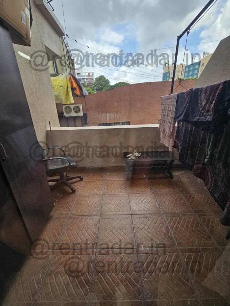 Room in 3bhk at Kalyani Nagar (fortaleza Society)