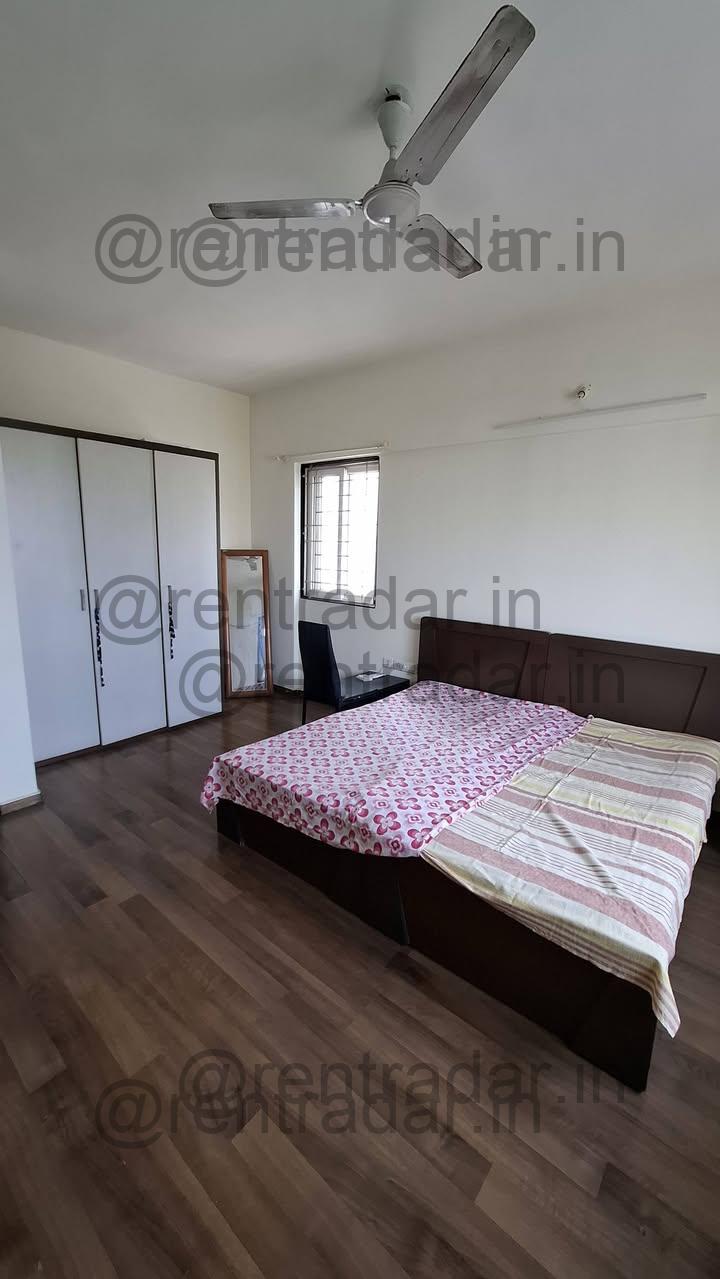 Room in 3bhk at Laburnum Park
