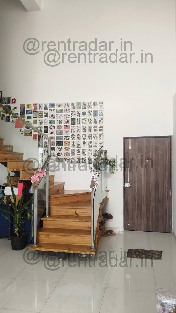Room in 3bhk at Dhanori (mantra Montana)